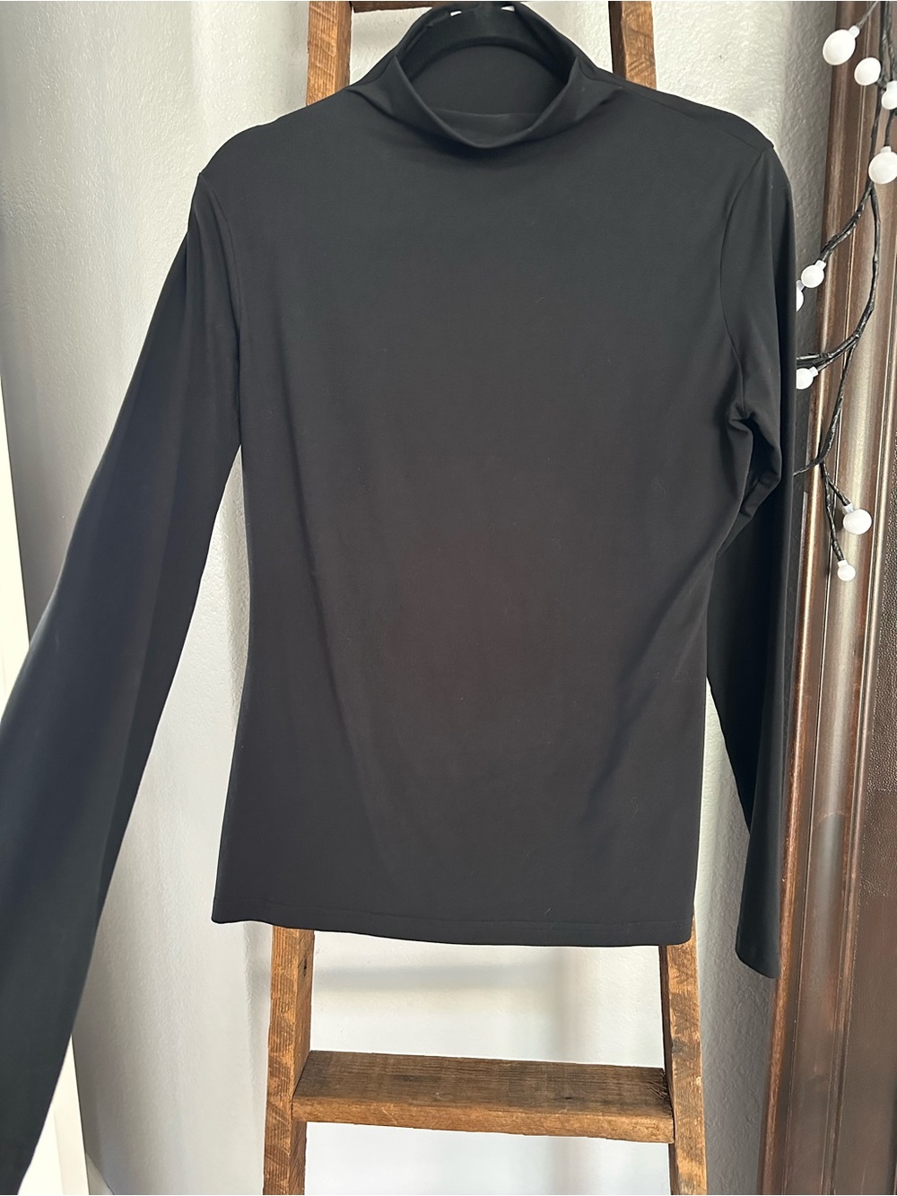 Ekouaer women’s black mock neck long sleeve tee, size large